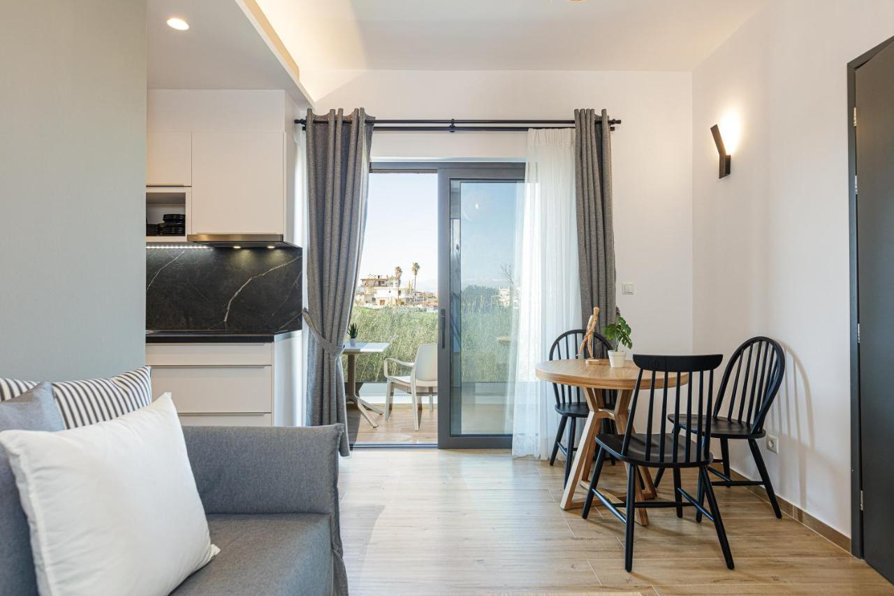 Eleven Boutique Suites Stavromenos Extérieur photo